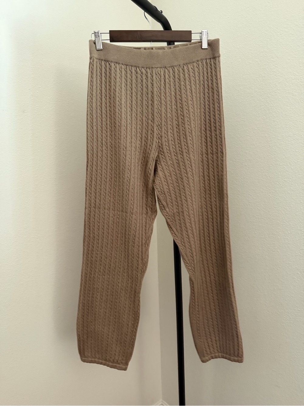 Cable-Knit Jogger Pants in Taupe beige cotton cashmere blend - Picture 4 of 8